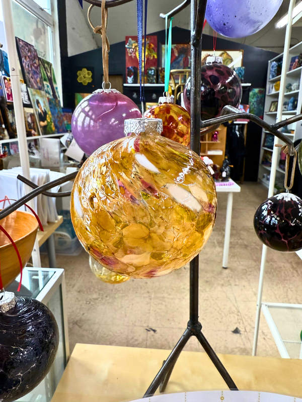 November Hot Glass: 20 Minute Workshops (Ornament or Pumpkin)